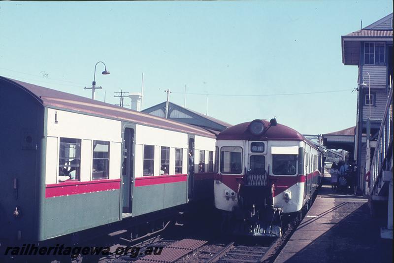 P12296
Railcar set in Down platform, Subiaco. ER line.

