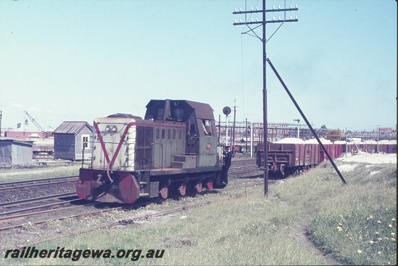 P12314
B class 1608, shunting sidings, East Perth. SWR line.

