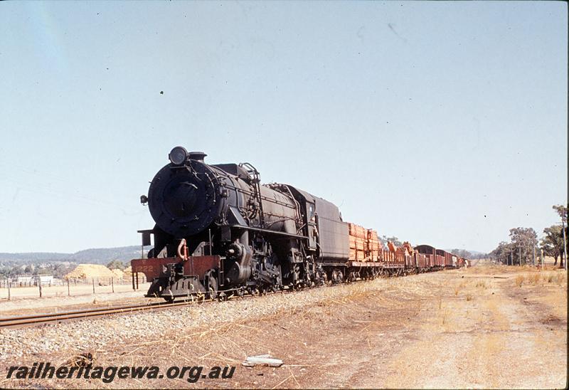 P12392
V class 1222, 26 goods, between North Dandalup and Keysbrook. SWR line.
