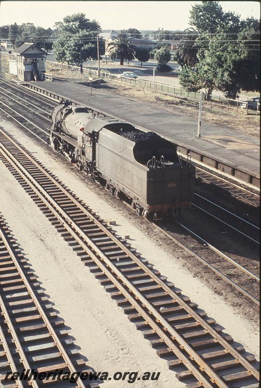 P12403
V class 1214, le at old Midland platform, signal box A, new dual gauge track. ER line.

