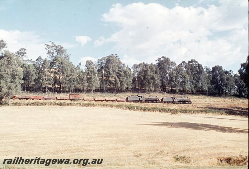 P12425
W class 937, W class 917, between Greenbushes and Balingup, PP line. Additional wagons including stock wagon for brake power.
