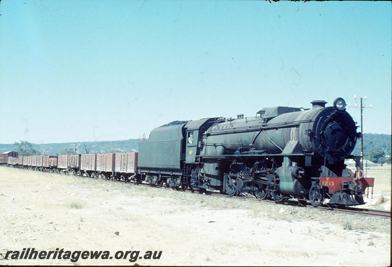 P12441
V class 1213, on 35 goods, south of Byford, SWR line.

