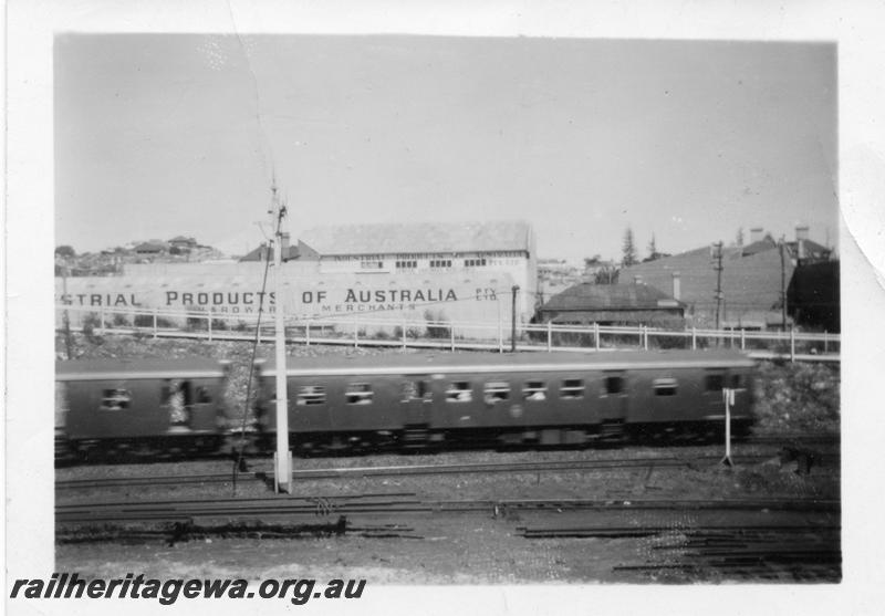 P12564
ADG class railcar set, green livery, signal, Fremantle, 
