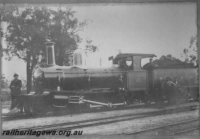P12580
G class 121 4-6-0, crew on loco, W.A.G.Rys on tender, front and side view. (scanned print located in MC1B2G)
