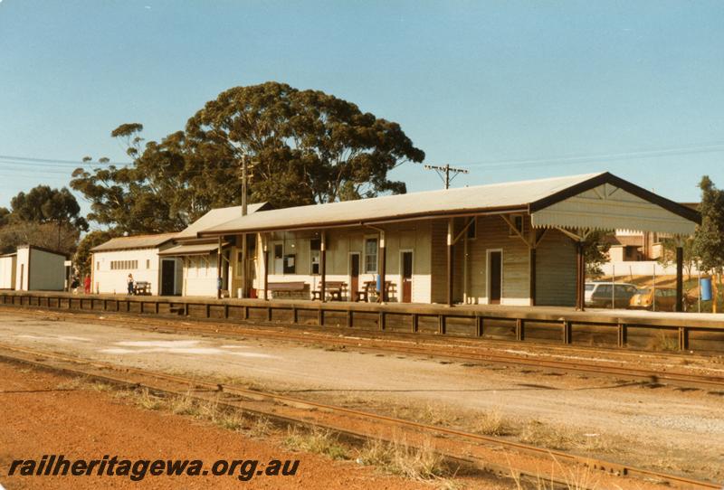 P12592
Station buildings, Armadale, SWR line, trackside and south end
