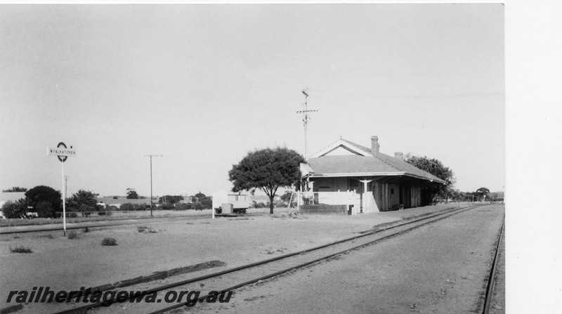 P13244
Station building, nameboard, Wyalkatchem, GM line, view along the line
