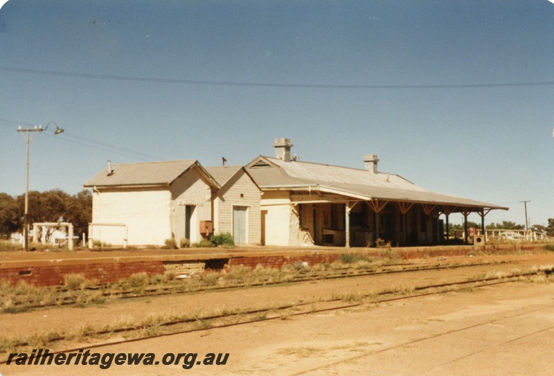 P13260
Station buildings, yard, Mount Magnet, NR line, end and trackside view.

