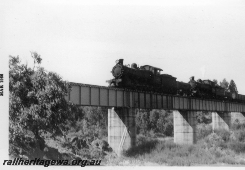 P13335
FS class 449, FS class 454 double heading, steel girder bridge, coal train crossing the Collie river, BN line
