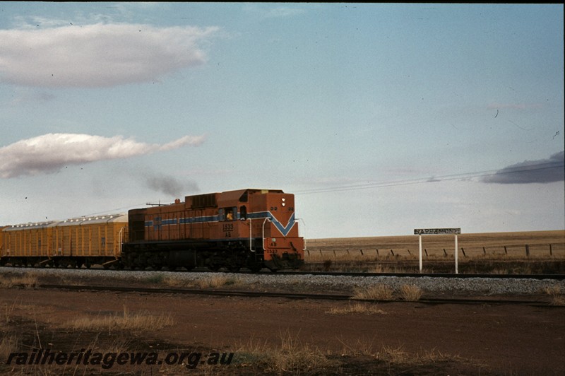 P13465
AB class 1533, siding nameboard, Yarramony, EM line, wheat train.
