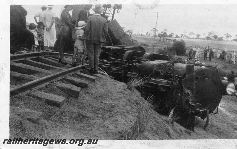 P13500
F class steam loco on No. 105 Goods derailed and lying on its side, Dumberning, BN line,  many onlookers. Date of derailment 14/3/1934.
