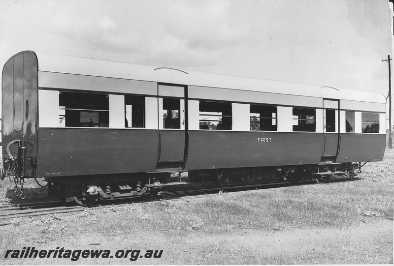 P13562
AJ class carriage, as new condition, end and side view

