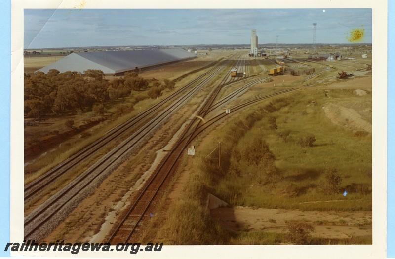 P13575
Marshalling yard, wheat silos, Merredin, Standard Gauge project, elevated view

