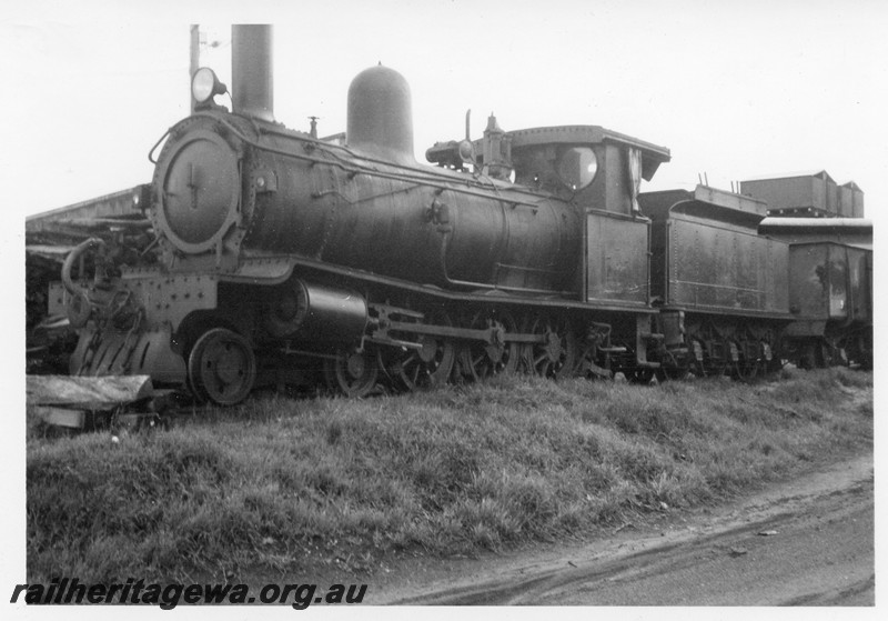 P13758
4-6-0 G class without number plate, Bunbury, front and side view 
