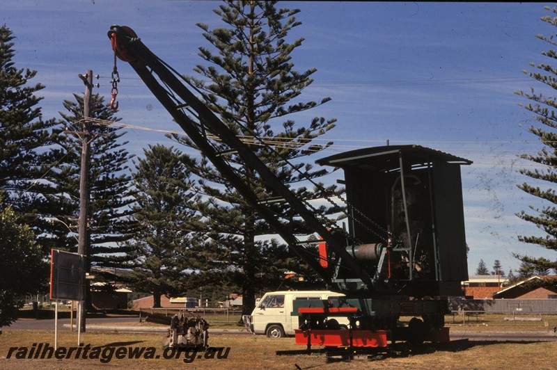 P13803
Steam crane PW 11, Esperance, front and side view, on display
