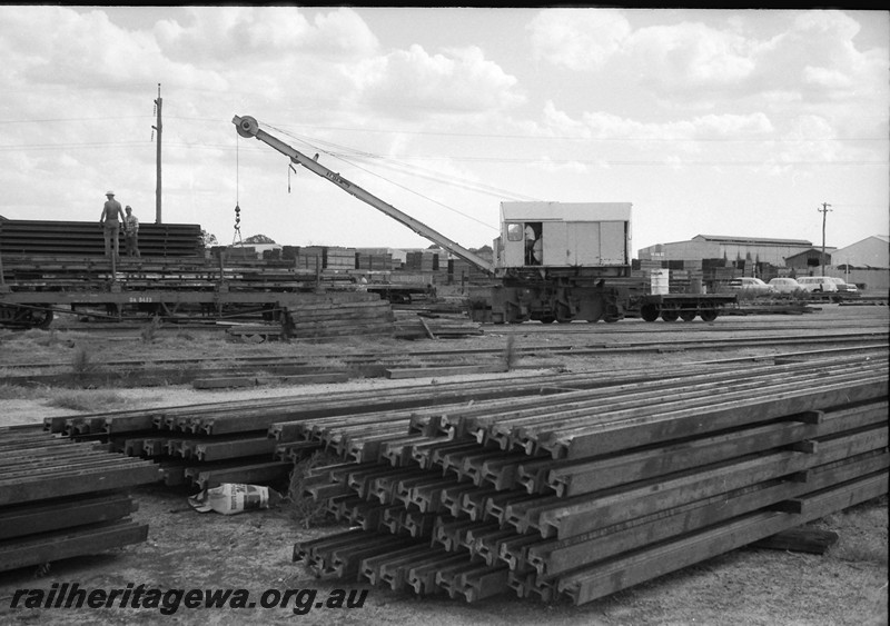 P13887
Diesel crane, Flashbutte siding, Midland, loading rail
