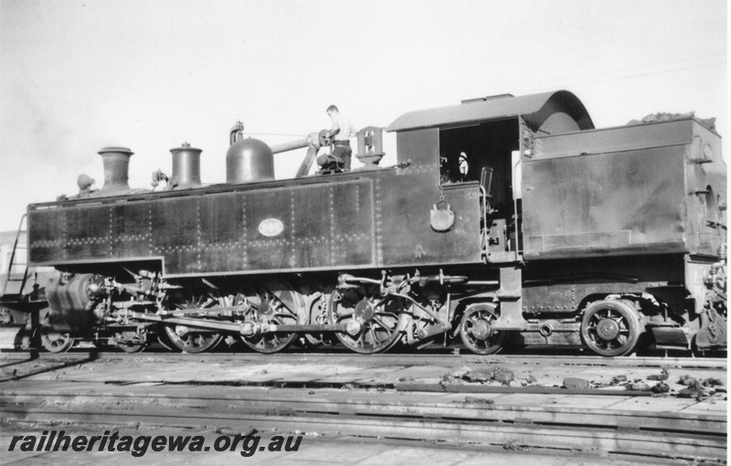 P14242
DD class 598, East Perth loco depot, side and end view, being re-watered.
