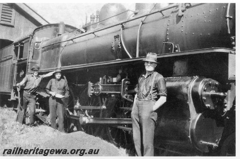 P14247
P class, Kalgoorlie Loco Depot, EGR line, loco Driver Win Taylor (foreground)
