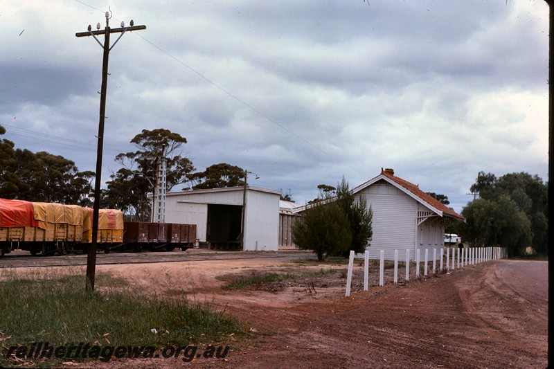 P14285
Station building, end and road-side view, goods shed, crane, wagons, Quairading, YB line.
