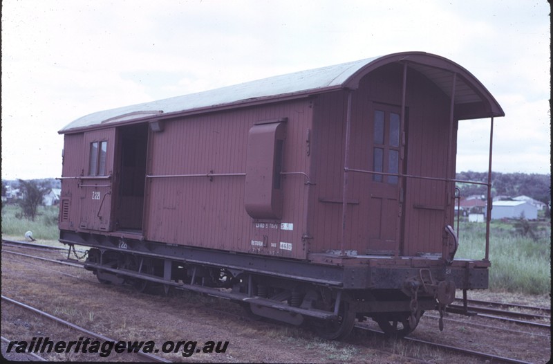P14290
Brakevan Z class 221, side and end view, Brunswick, SWR line.
