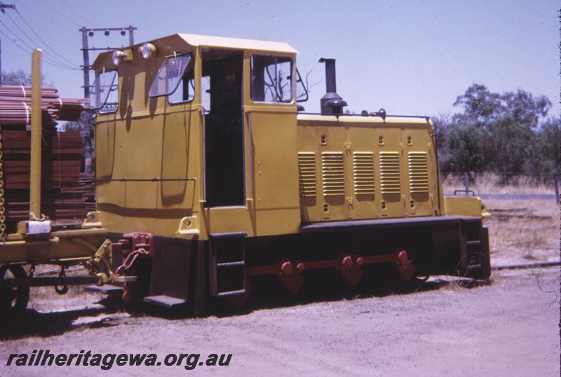 P14356
Millars diesel loco, rear and side view, Yarloop.
