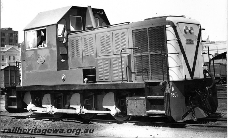 P14461
B class 1601 0-6-0 diesel hydraulic shunting loco, side and front view.

