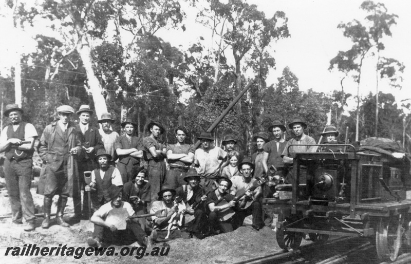 P14512
Motorized gangers trolley, workers posing fro a group photo, location Unknown..
