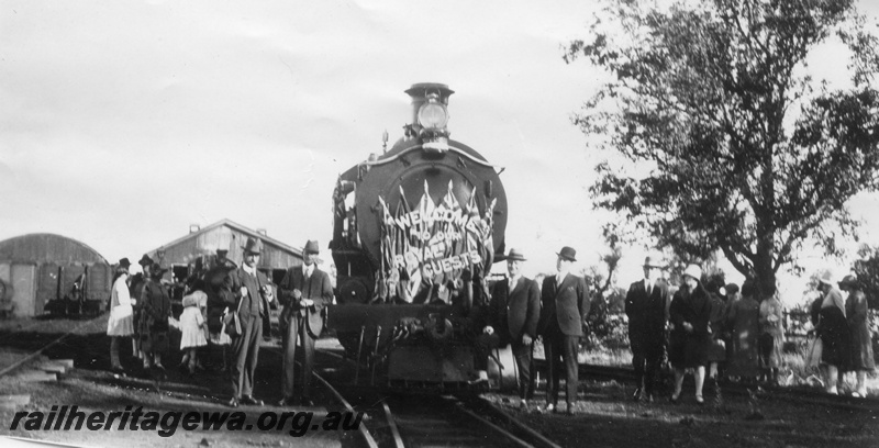 P14524
E class 352, decorated for the visit of the Duke of York. This loco hauled the Royal Train from Perth to Pinjarra and return, crowd around the loco, banner on the smokebox 