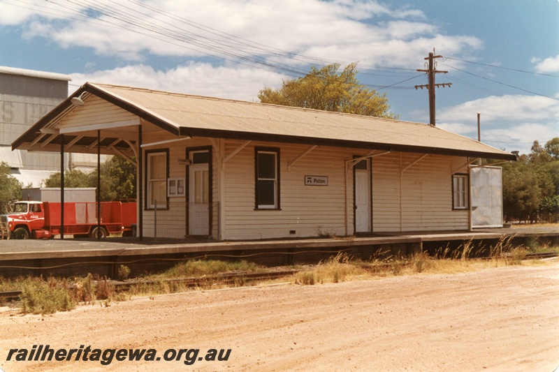 P14764
Station building, Picton, SWR line, end and side view.
