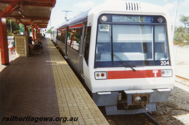 P15262
EMU suburban railcar set with the red stripe above the windows, on service to Currambine, Armadale station
