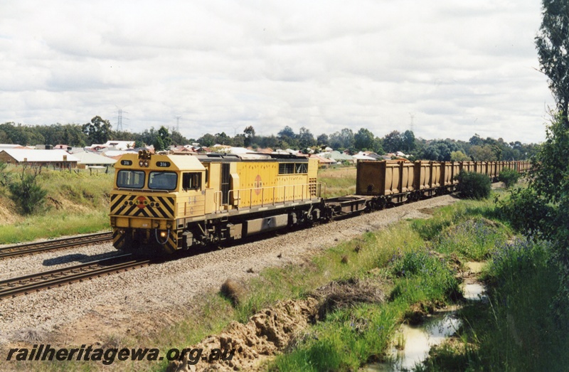P15523
Australian Western Q class 316 (reclassified Q class 40016) in the yellow livery with the 
