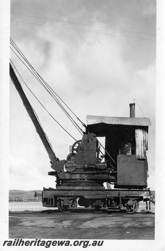 P15536
PWD steam crane No. 25, Albany wharf, side view
