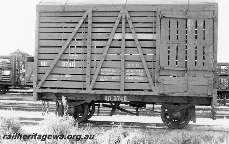 P15555
BD class 9740 four wheel cattle wagon modified to carry elephants with a high arched rood and double doors, side view
