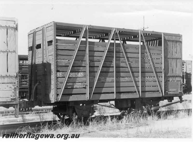P15556
BE class 20565 four wheel cattle wagon, Midland, end and side view
