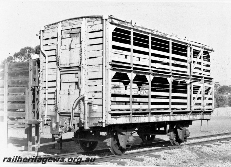 P15559
CXB class 17420 four wheel sheep wagon, Spring Hill, ER line, end and side view.
