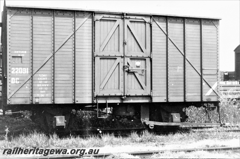 P15573
DC class 22091 four wheel grain van with an inspection window in the side, Midland, side view, c1968
