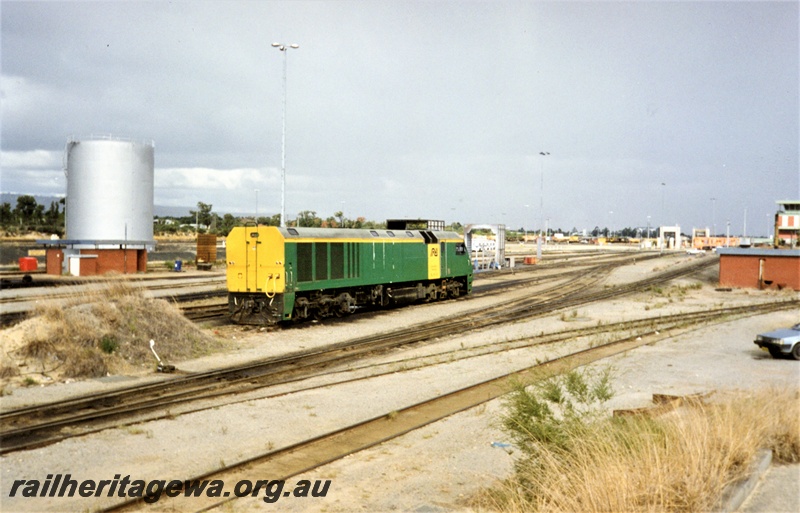 P15577
Australian National EL class 53E, green livery with the yellow side panel and end, Forrestfield Yard, end and side view.
