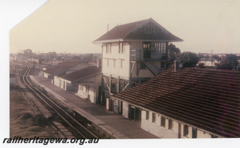 P16244
Station building, signal box, platform, rodding, Merredin station, EGR line
