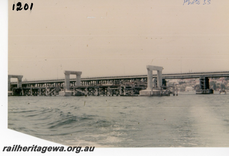 P16263
Concrete and steel rail bridge over Swan River under construction, Fremantle, ER line
