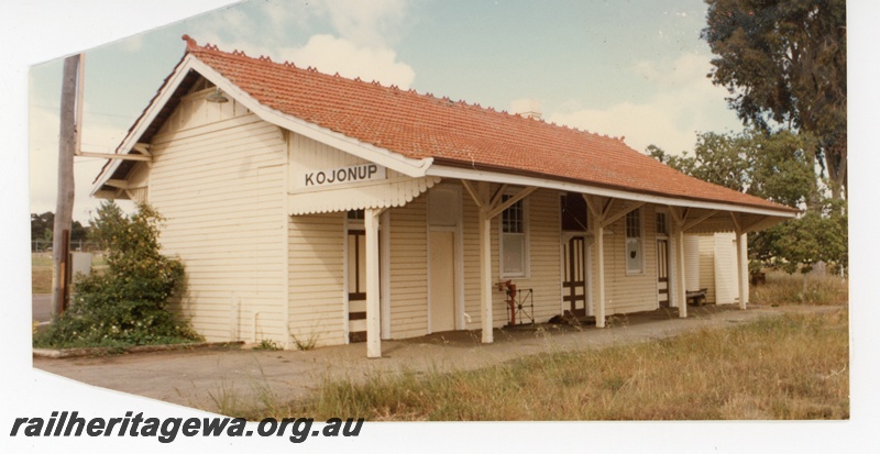 P16274
Kojonup Railway Station as depicted in the 1980's.
