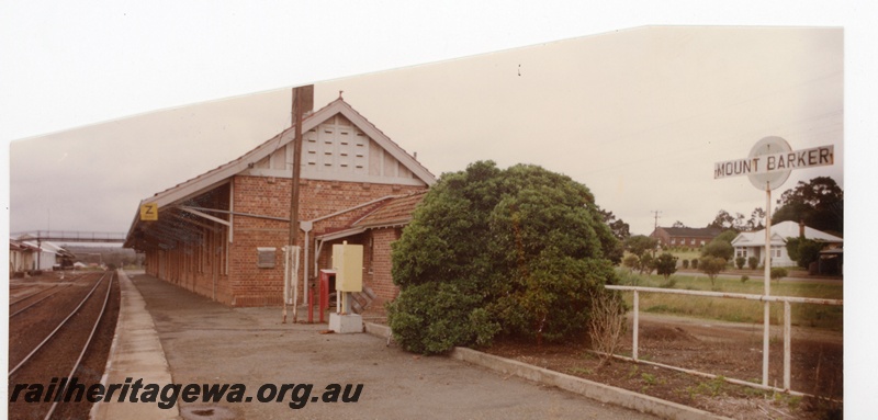 P16283
 Mount Barker railway station and platform depicted in the 1980s.
