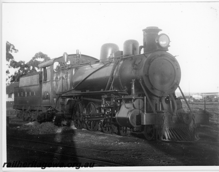P16899
MRWA C class  steam locomotive of the MRWA at the Midland Locomotive depot, c1960s., side and front view
