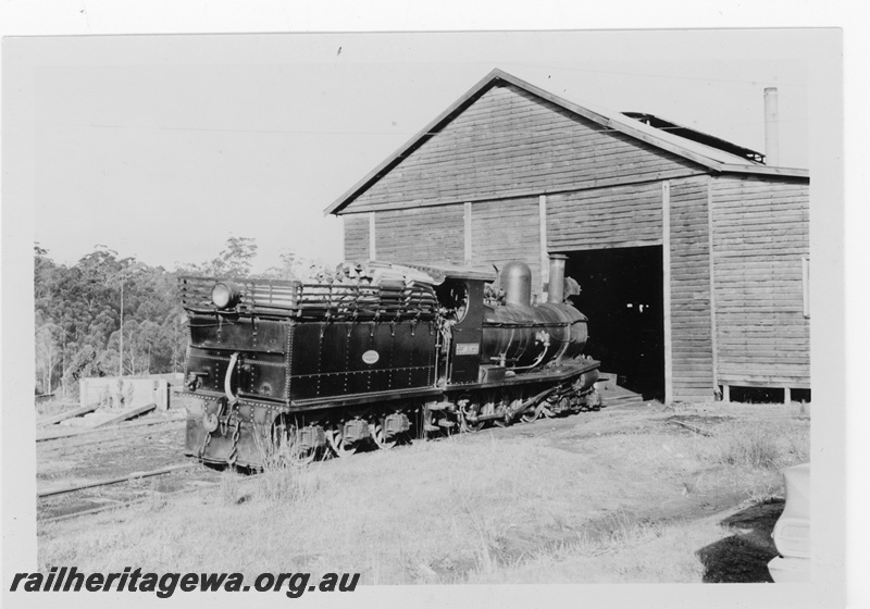 P16957
SSM loco No 2, outside wooden shed, Deanmill, rear and side view
