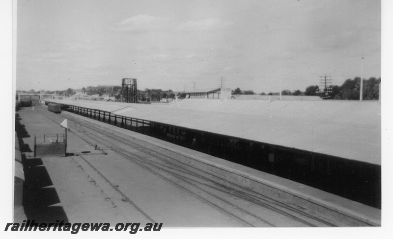 P16984
Station building, main platform, canopy, narrow gauge tracks, A frame, Kalgoorlie, EGR line, view looking east 
