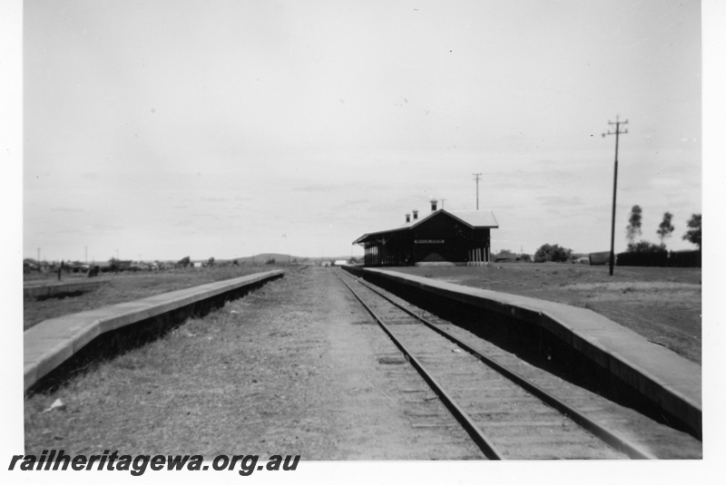P16985
Station building, main platform with track, other platform without track, Boulder, B line, main traffic oil for mines at time of photo, c1960s
