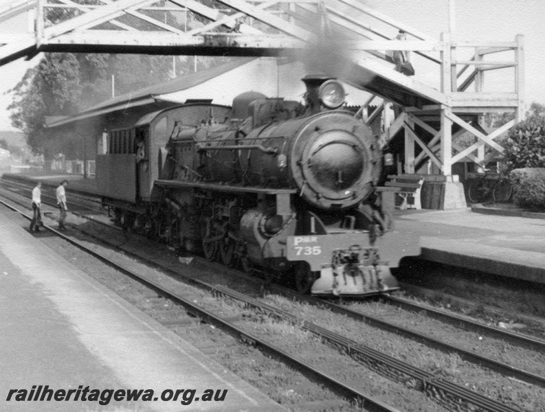 P17164
PMR class 735 steam locomotive, side and front view, running light engine, station building, footbridge, passenger platform, Guildford, ER line.
