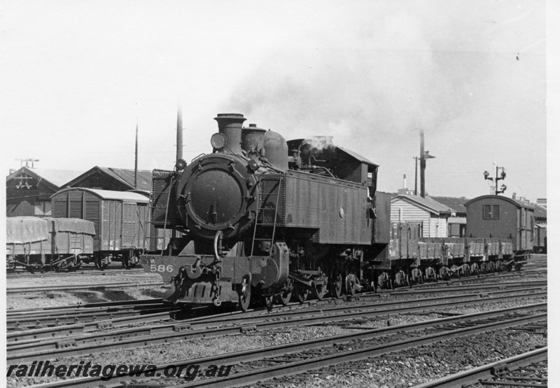 P17180
DM class 586, shunting wagons and van to Midland, departing Perth Goods Yard, ER line
