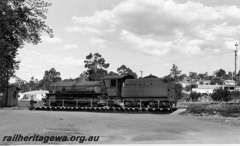P17443
W class 917 steam locomotive pictured on the Bridgetown Turntable. PP Line. Side view of locomotive and turntable with houses in the background.
