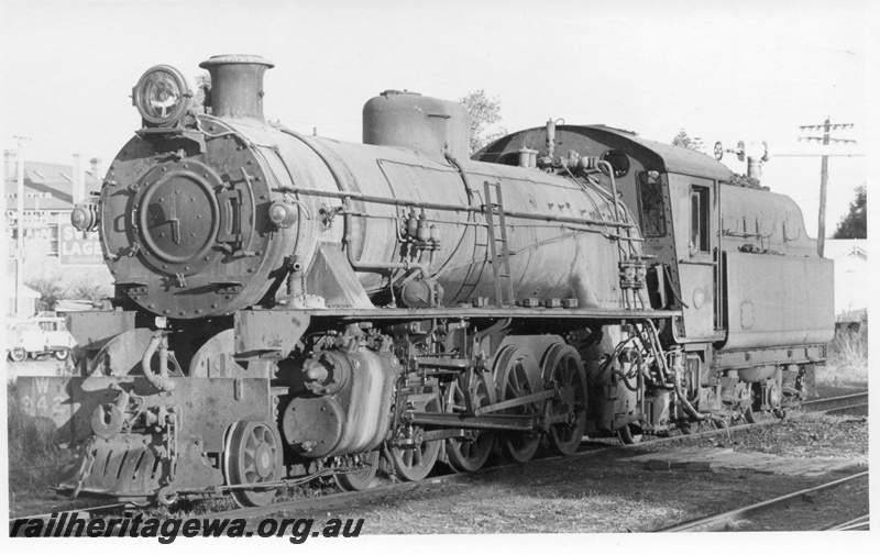 P17446
W class 942 steam locomotive pictured at Donnybrook. PP line. Good front & side view of locomotive.
