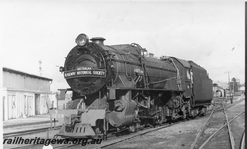 P17542
V class 1209, with 