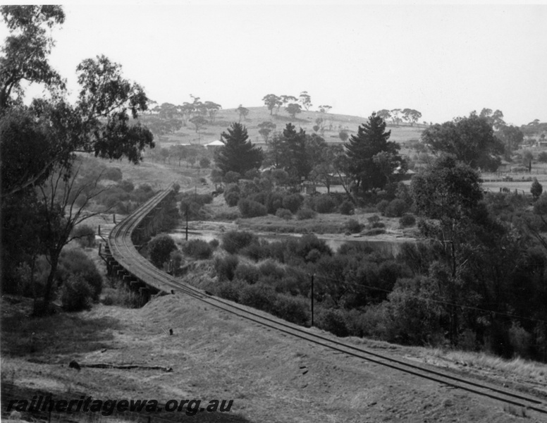 P17578
Curved bridge over the Avon River north of Toodyay, CM line.
